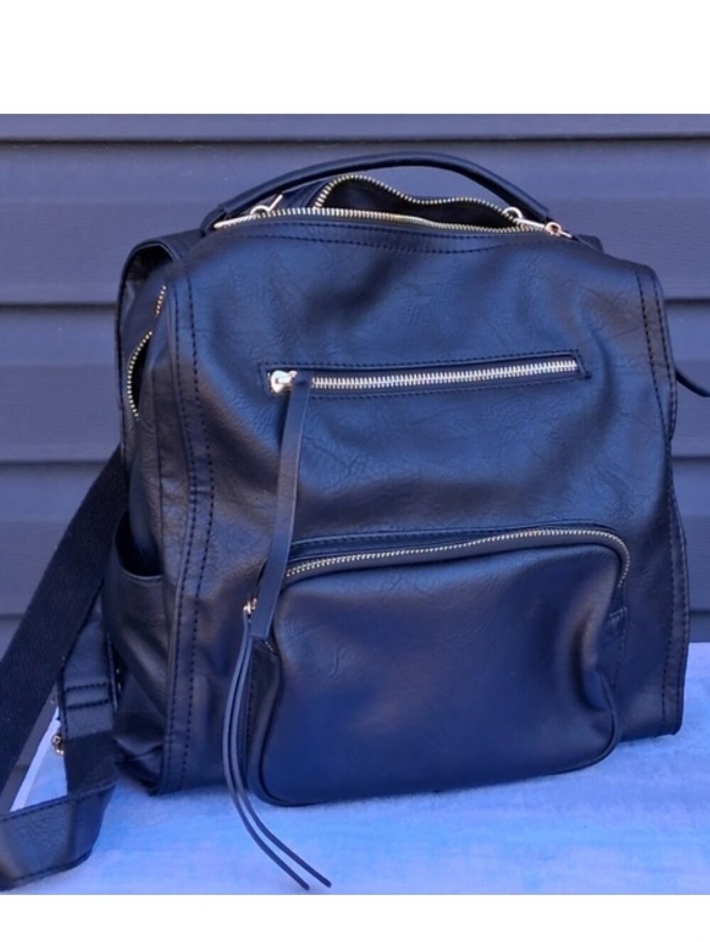 Stylish Black Women's Backpack - Sleek Everyday Carry